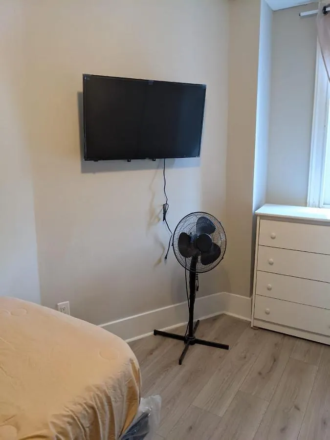 Toronto Furnished Living Rooms 0*,  캐나다