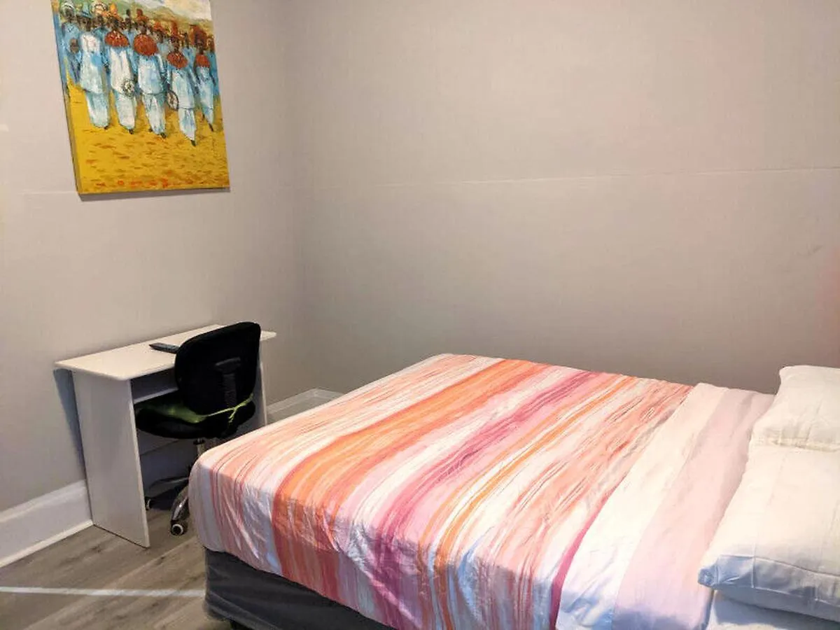 게스트하우스 Toronto Furnished Living Rooms