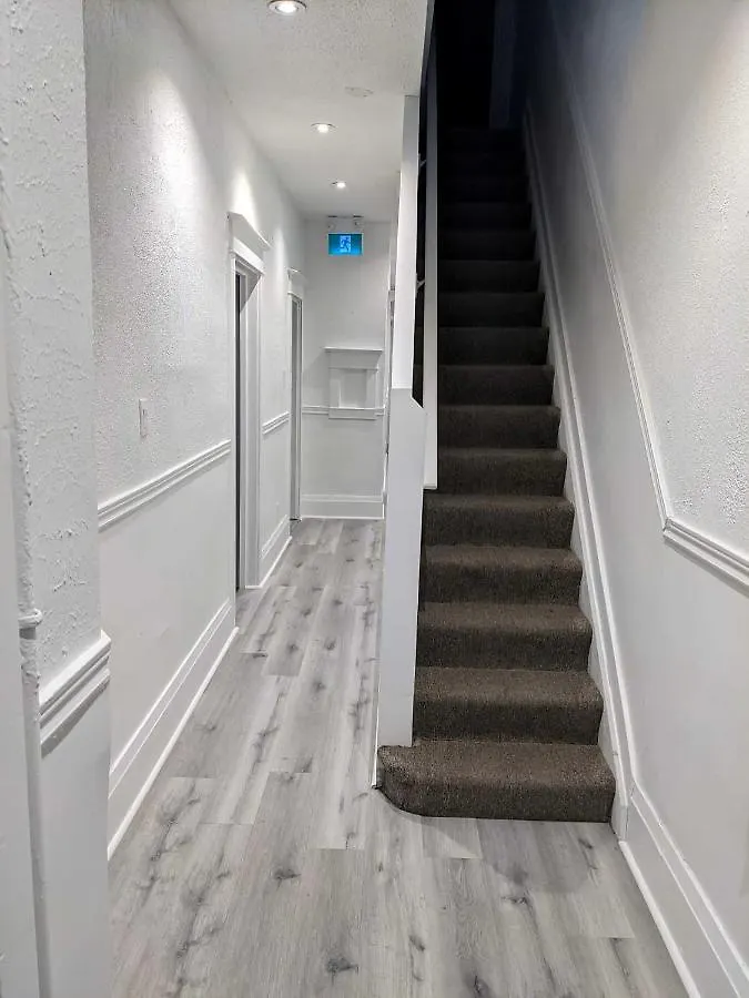 게스트하우스 Toronto Furnished Living Rooms